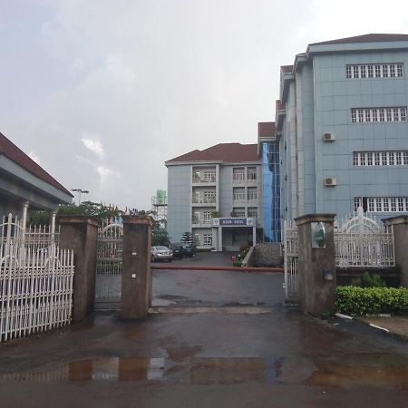 Ozom Hotel Enugu Exteriör bild
