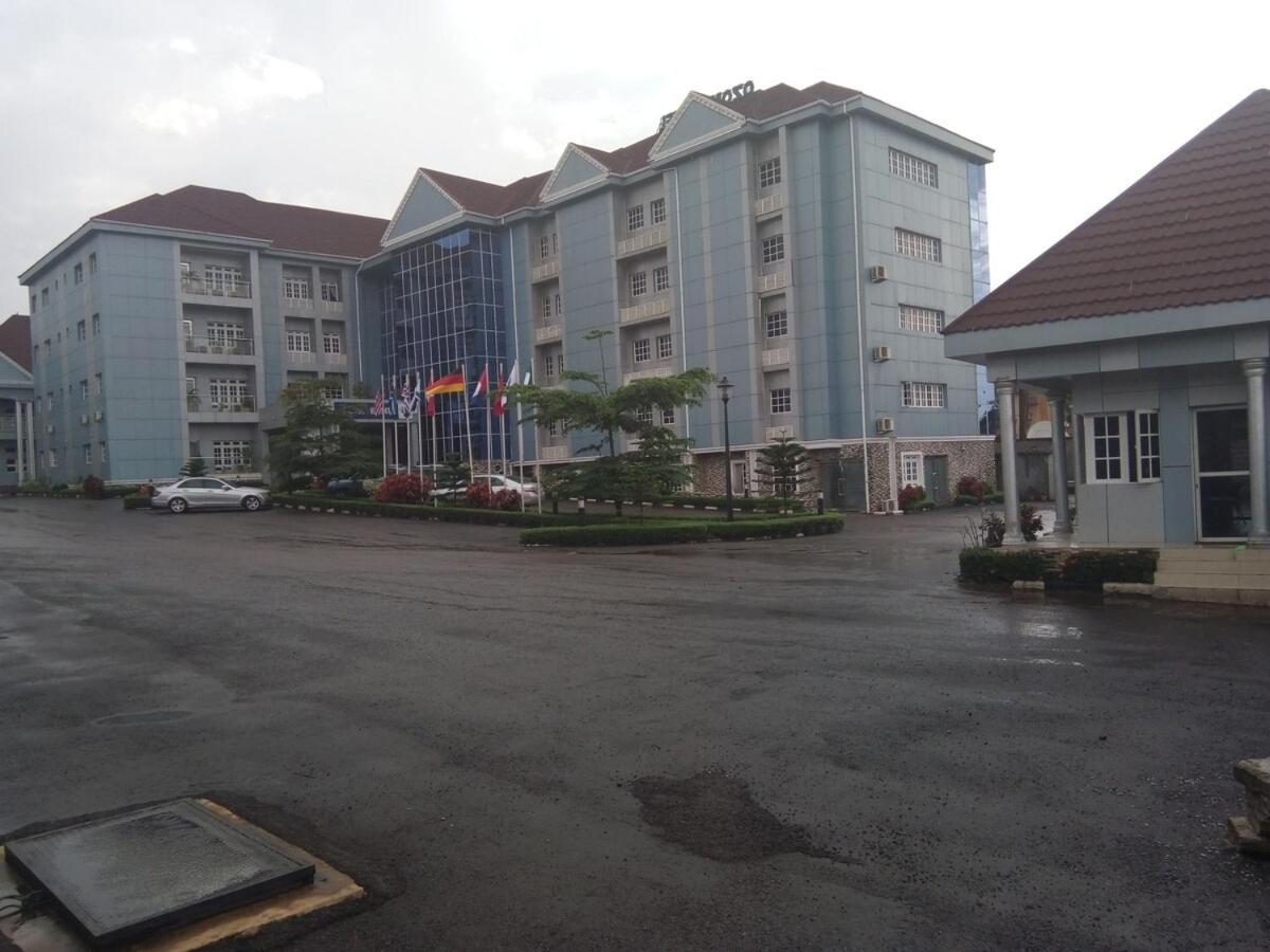Ozom Hotel Enugu Exteriör bild