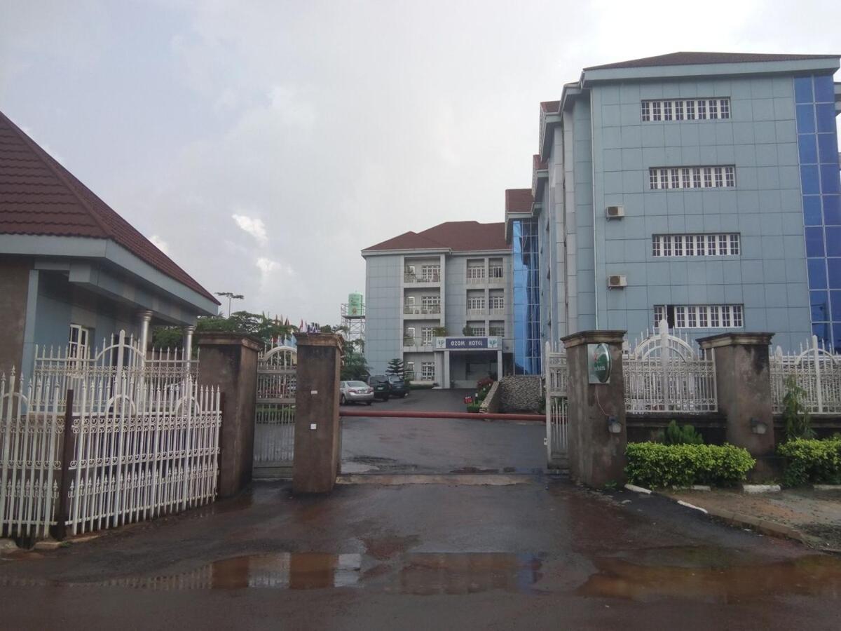 Ozom Hotel Enugu Exteriör bild