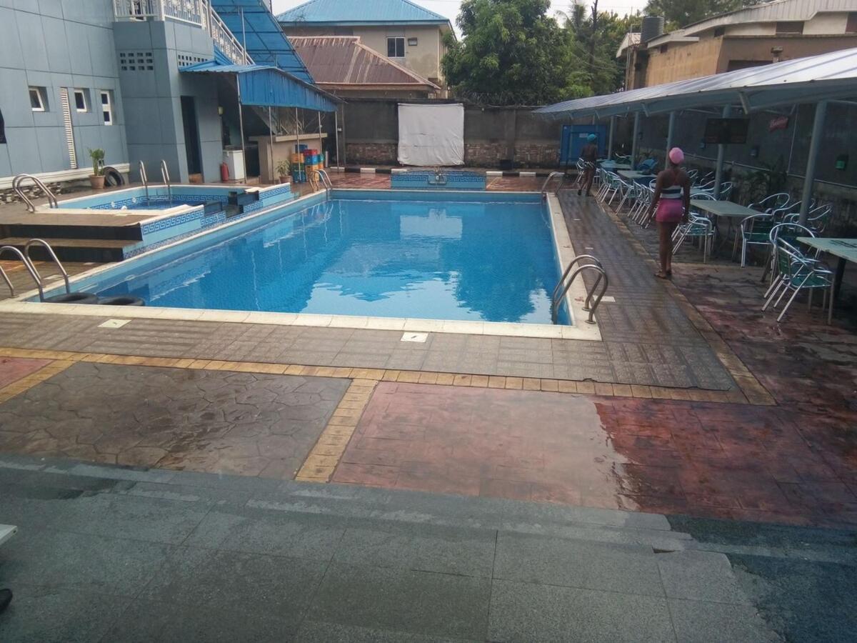Ozom Hotel Enugu Exteriör bild